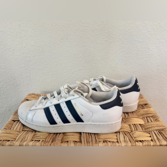 Adidas Superstar White - Picture 1 of 5